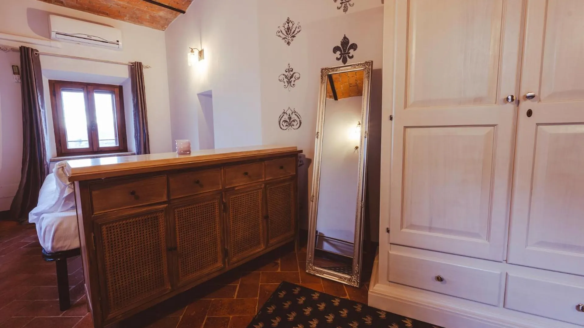 Tuscan Palace - Petit Apartment Montepulciano 0*,  Italy
